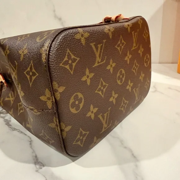 Louis Vuitton Neonoe BB - Picture 9 of 16